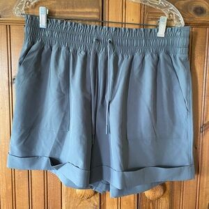 Women’s Gray shorts large